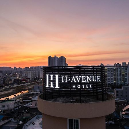 Готель H Avenue Чхунчхон Екстер'єр фото