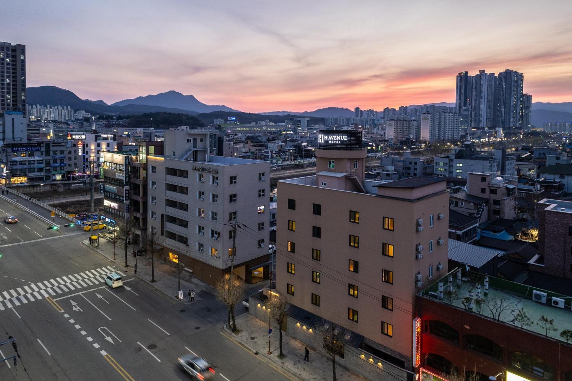 Готель H Avenue Чхунчхон Екстер'єр фото