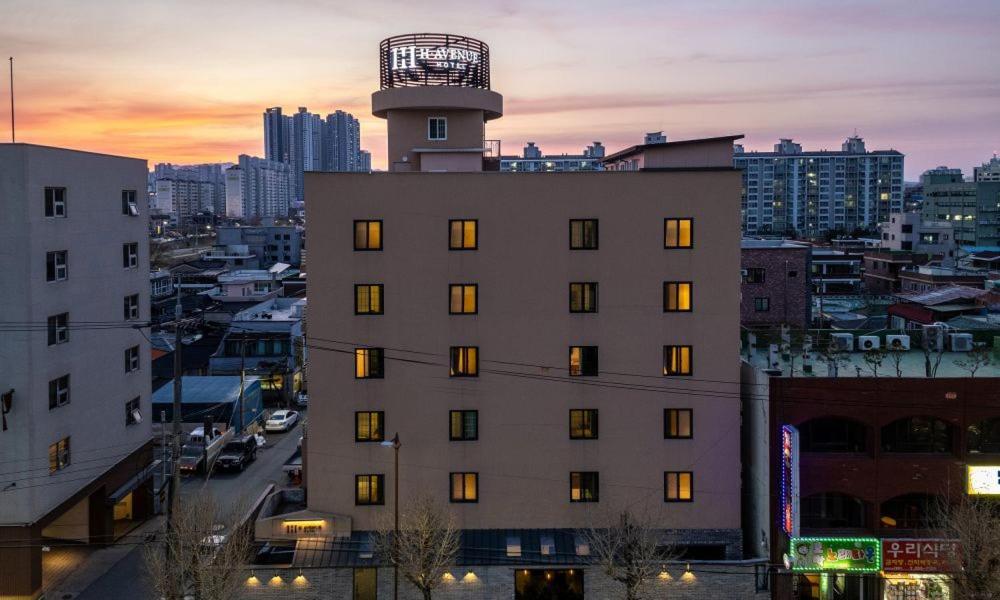 Готель H Avenue Чхунчхон Екстер'єр фото